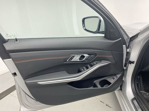 Used 2019 BMW 330i xDrive Sedan w/ Premium Package image 9
