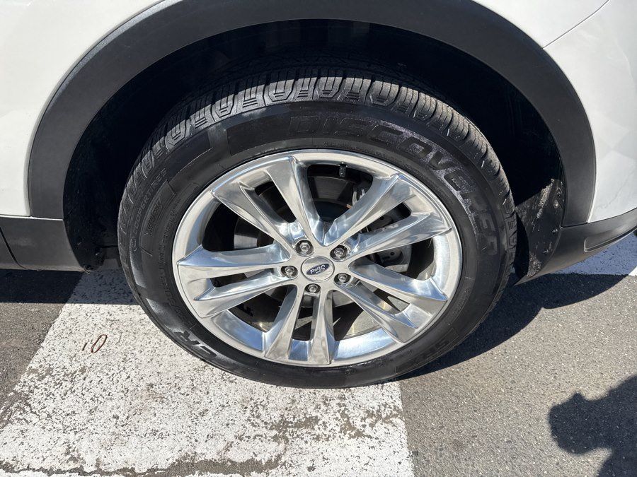 Used 2019 Ford Explorer XLT w/ Equipment Group 202A AWD/4WD image 12