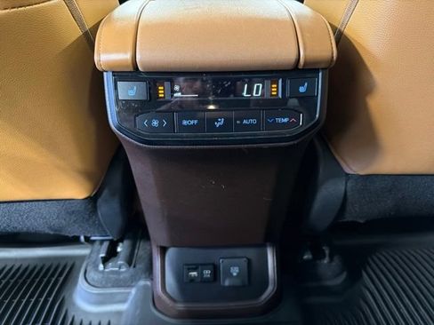 Used 2020 Toyota Highlander Platinum AWD/4WD image 30