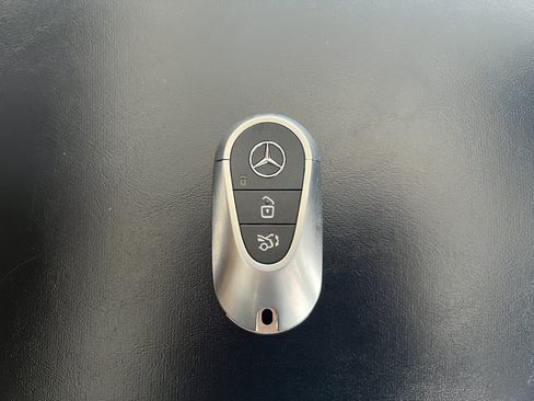 Used 2026 Mercedes-Benz GLC 300 image 23