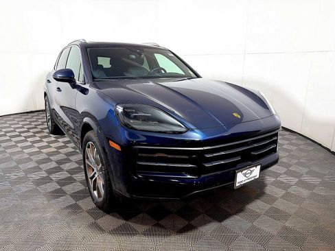 Used 2024 Porsche Cayenne AWD/4WD image 2