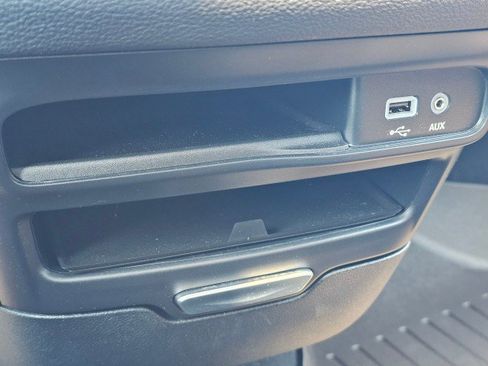 Used 2017 Chrysler Pacifica Limited FWD image 37