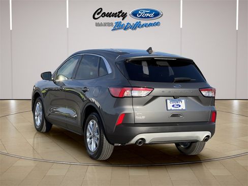Used 2022 Ford Escape SE w/ Cold Weather Package image 22