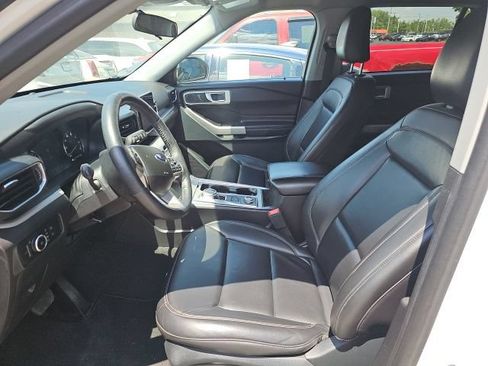 Used 2023 Ford Explorer XLT AWD/4WD image 7