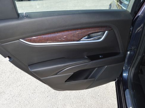 Used 2013 Cadillac XTS Premium image 23