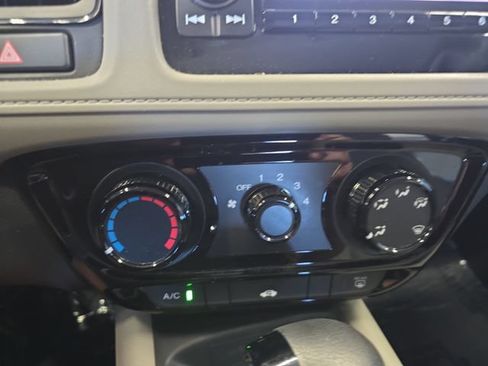 Used 2019 Honda HR-V LX image 25