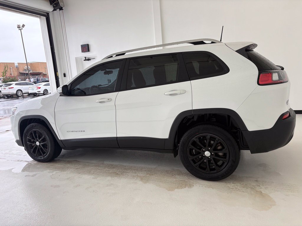 Used 2020 Jeep Cherokee Latitude FWD image 16