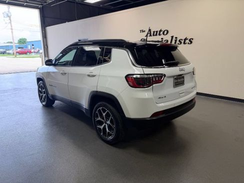 Used 2025 Jeep Compass Limited AWD/4WD image 2