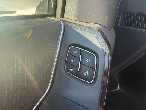 Used 2022 Ford F150 Lightning Platinum image 9