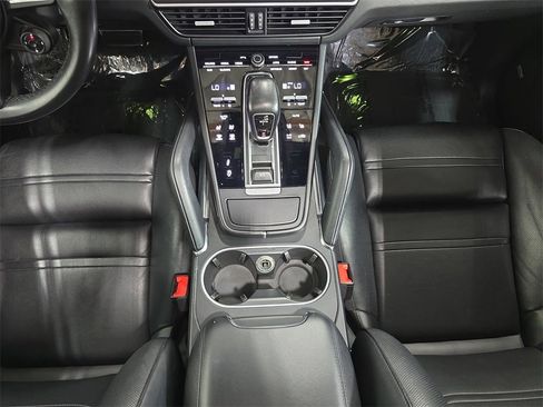 Used 2019 Porsche Cayenne Turbo image 20