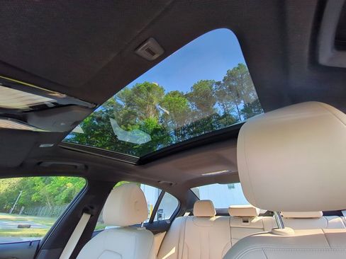 Used 2019 BMW 530i w/ Convenience Package RWD image 21