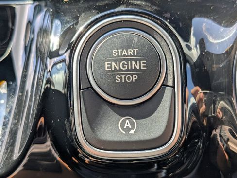 New 2025 Mercedes-Benz GLA 250 4MATIC image 14