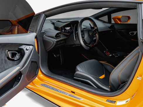 Used 2023 Lamborghini Huracan EVO RWD image 6