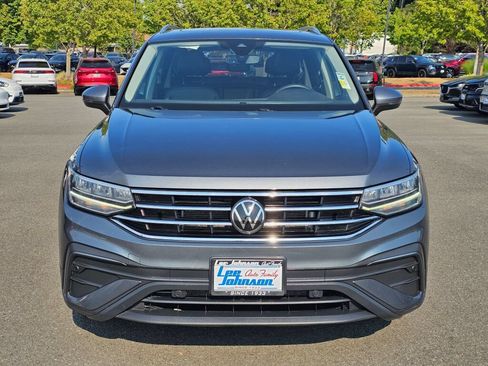Used 2022 Volkswagen Tiguan SE AWD/4WD image 2
