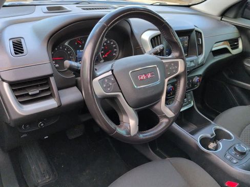 Used 2021 GMC Terrain SLE w/ Driver Convenience Package image 2