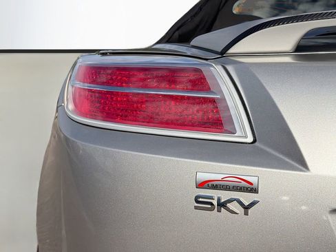 Used 2007 Saturn Sky image 10