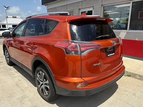 Used 2016 Toyota RAV4 LE AWD/4WD image 4
