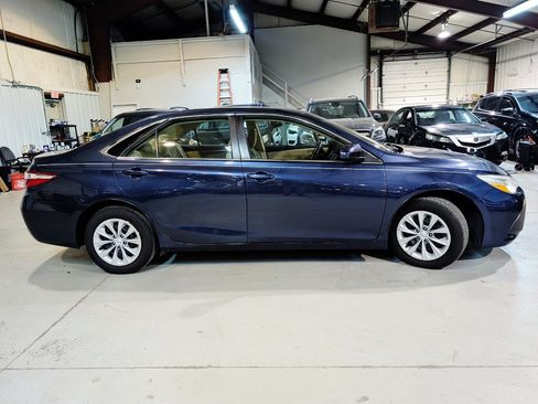 Used 2015 Toyota Camry LE FWD image 8