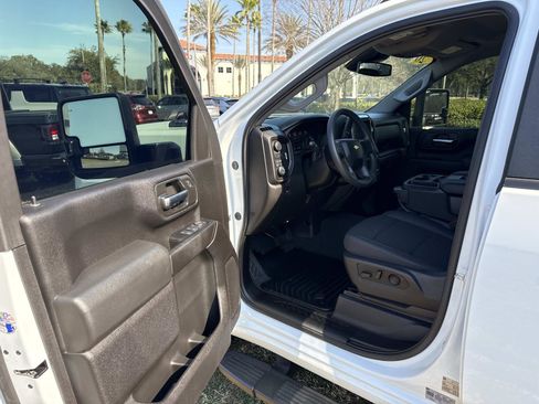 Used 2025 Chevrolet Silverado 2500 Custom w/ Custom Value Package image 16