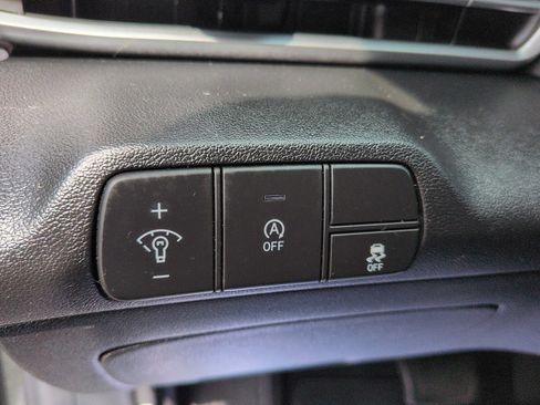 Used 2024 Hyundai Elantra SE FWD image 14