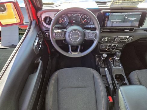 Used 2025 Jeep Gladiator Sport image 7