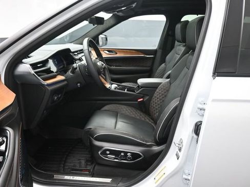Used 2023 Jeep Grand Cherokee L Summit AWD/4WD image 10