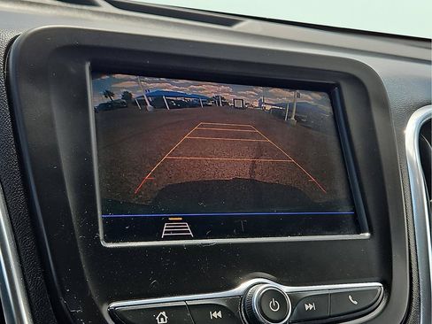 Used 2021 Chevrolet Equinox LT FWD image 14