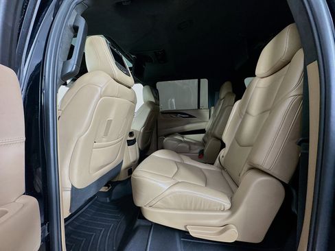 Used 2019 Cadillac Escalade ESV Platinum AWD/4WD image 26