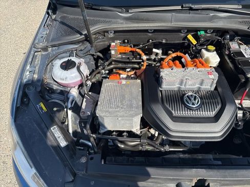 Used 2016 Volkswagen e-Golf SE w/ DC Fast Charging Package image 22