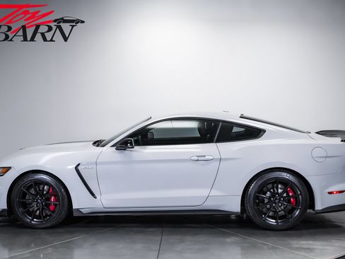 Used 2016 Ford Mustang Shelby GT350 w/ Technology Package RWD image 2