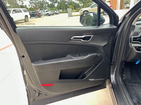 Used 2023 Kia Sportage LX image 23