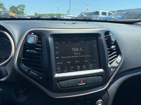 Used 2014 Jeep Cherokee Limited AWD/4WD image 19