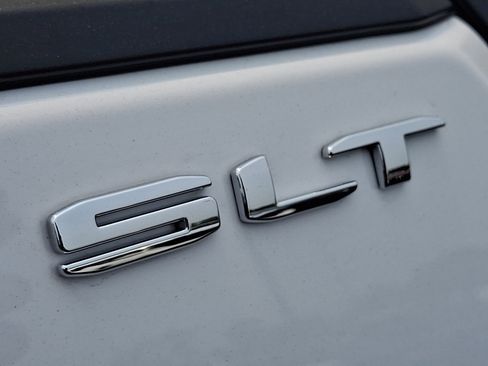 Used 2024 GMC Terrain SLT AWD/4WD image 32