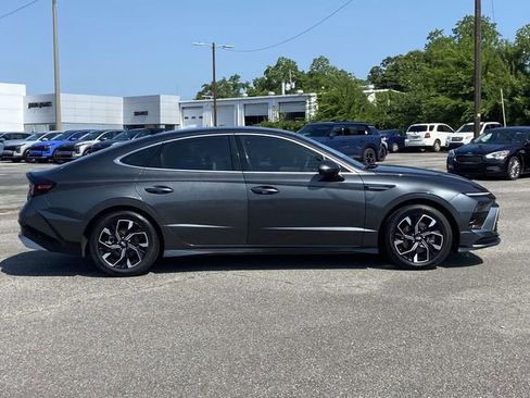 Used 2024 Hyundai Sonata SEL FWD image 2