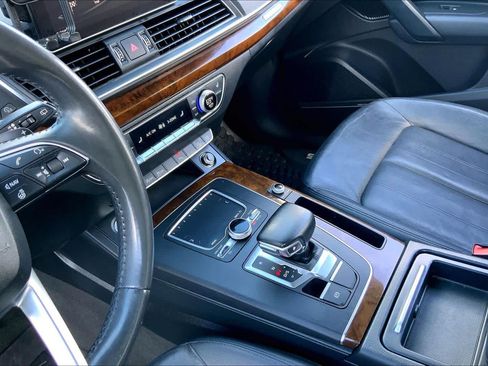 Used 2018 Audi Q5 2.0T Premium Plus w/ Premium Plus Package AWD/4WD image 16