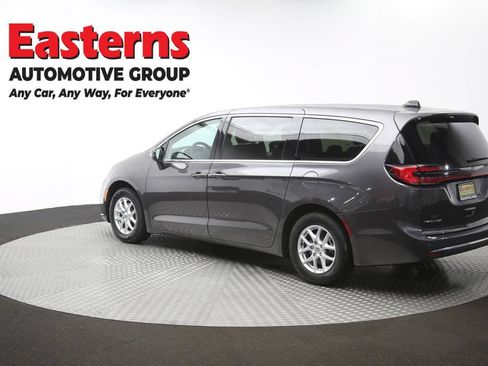 Used 2023 Chrysler Pacifica Touring-L FWD image 65
