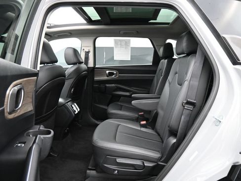 Used 2023 Kia Sorento EX w/ Panoramic Sunroof Package FWD image 18