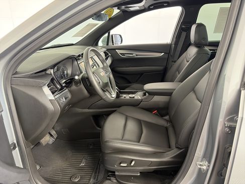 Certified 2024 Cadillac XT6 Luxury AWD/4WD image 6