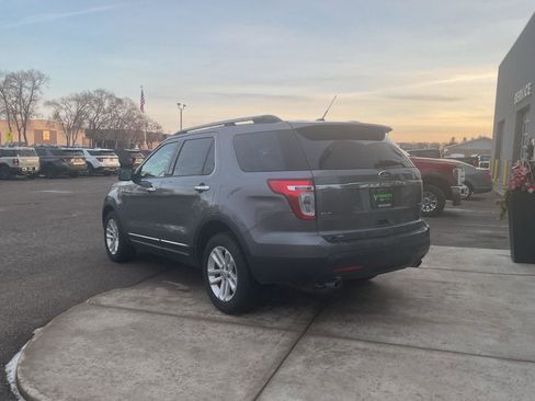 Used 2013 Ford Explorer XLT image 3