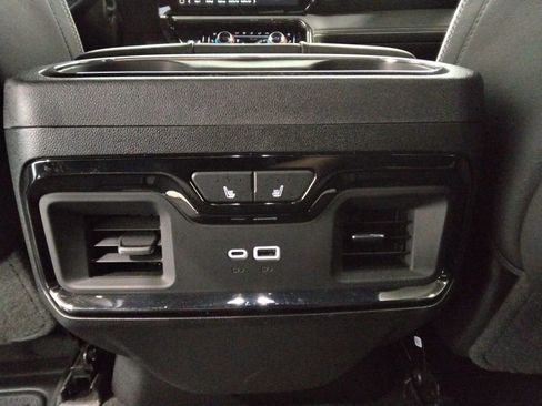 Used 2024 GMC Sierra 2500 AT4X image 44