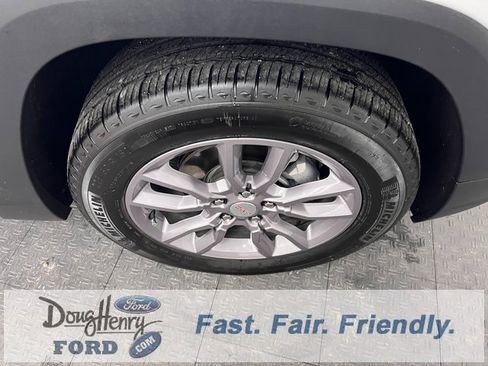 Used 2024 GMC Terrain SLT image 16