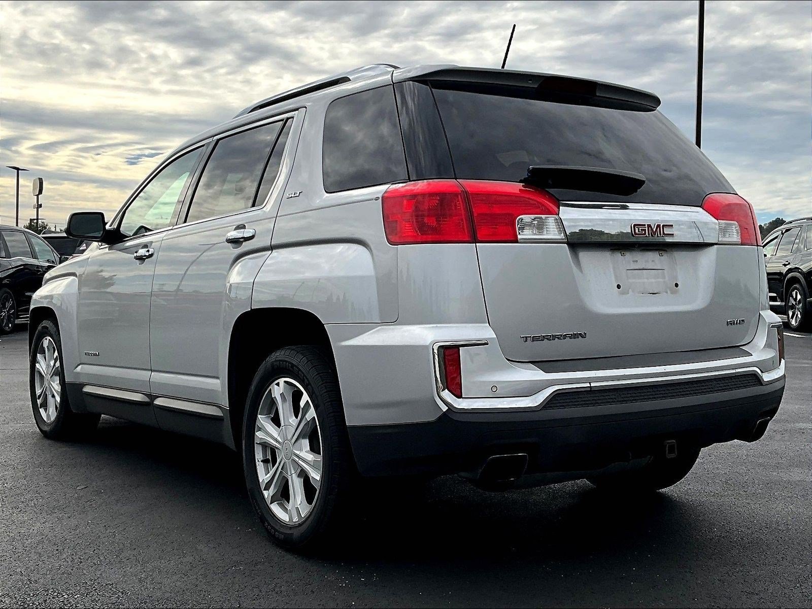 Used 2016 GMC Terrain SLT w/ Open Road Package AWD/4WD image 3
