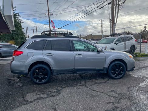 Used 2010 Subaru Outback 2.5i Premium AWD/4WD image 7