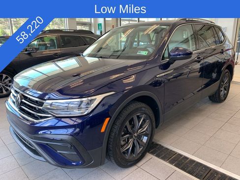 Used 2023 Volkswagen Tiguan SE w/ Panoramic Sunroof Package image 2