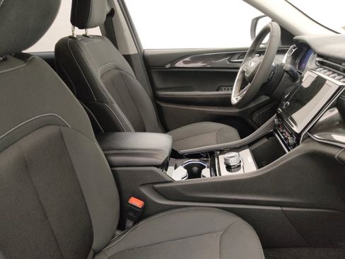 Used 2023 Jeep Grand Cherokee Laredo RWD image 21