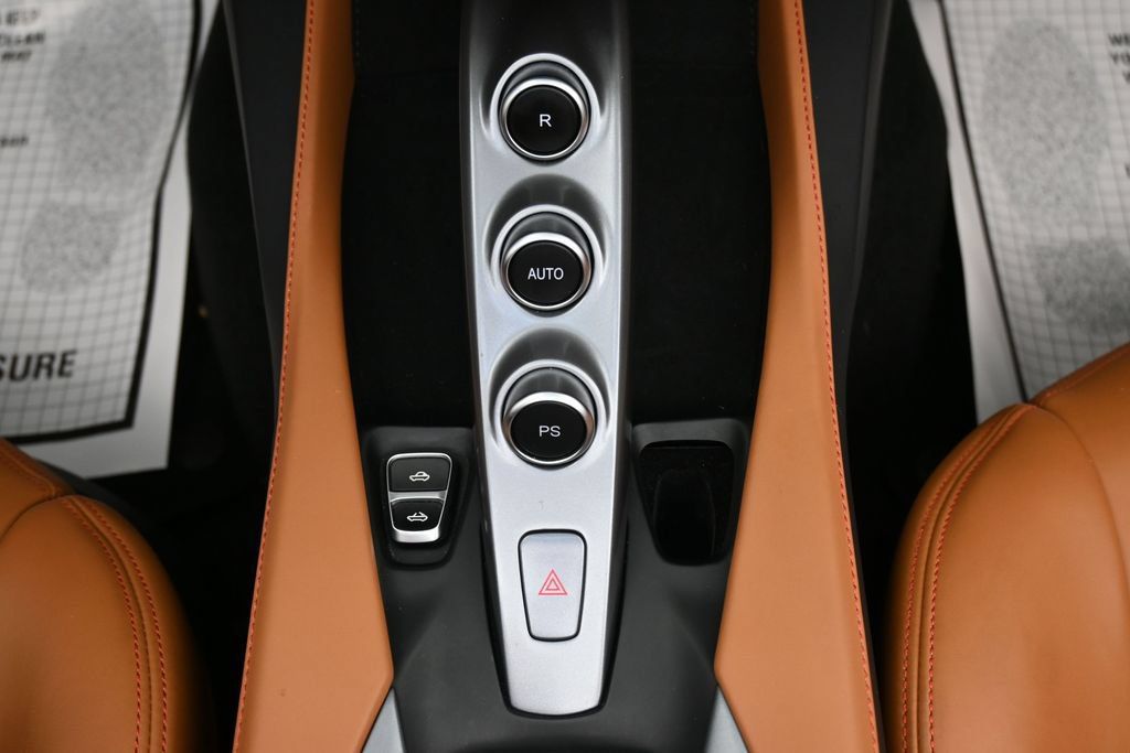 Used 2020 Ferrari Portofino RWD image 19