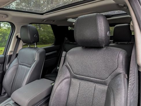 Used 2020 Land Rover Discovery Landmark AWD/4WD image 16