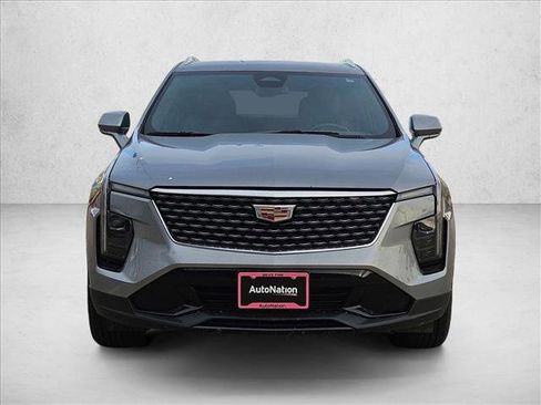 Used 2024 Cadillac XT4 Premium Luxury image 2