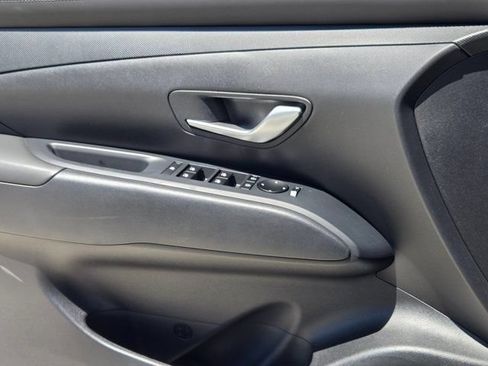 Certified 2025 Hyundai Tucson SE FWD image 17