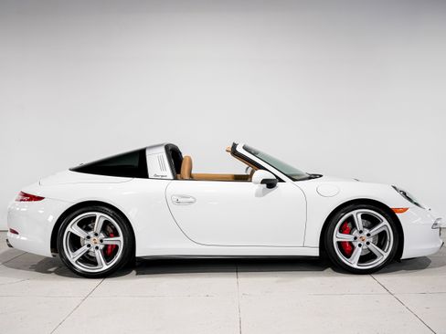Used 2015 Porsche 911 Targa 4S image 2